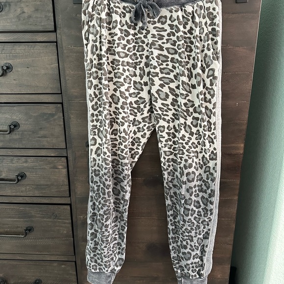 Vintage Havana leopard ombré 2 piece jogger and top - Picture 7 of 10
